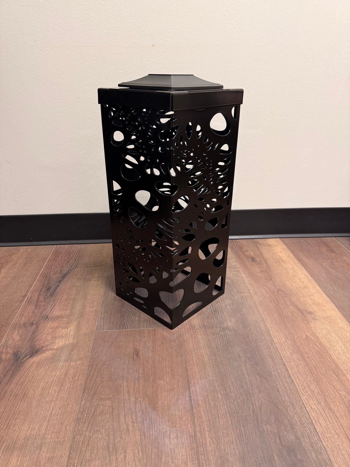 Bubbly Garden Column Small - 18’’ x 7” / Solar light top / Powder coat Garden Column